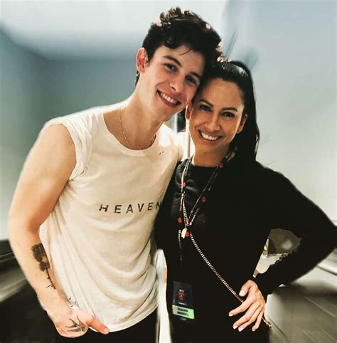 shawn mendes girlfriend age